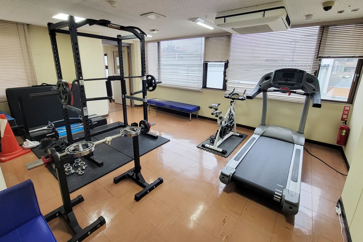 2階リハビリ室(トレーニングマシン)